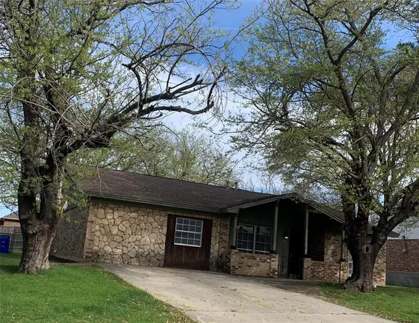 413 Glenhaven Drive, Azle, TX 76020