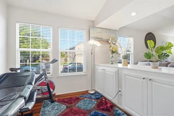 601 Midpark Drive, Euless, TX 76039