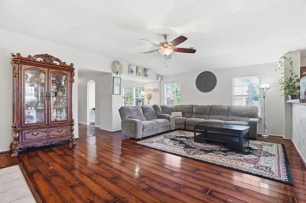 601 Midpark Drive, Euless, TX 76039