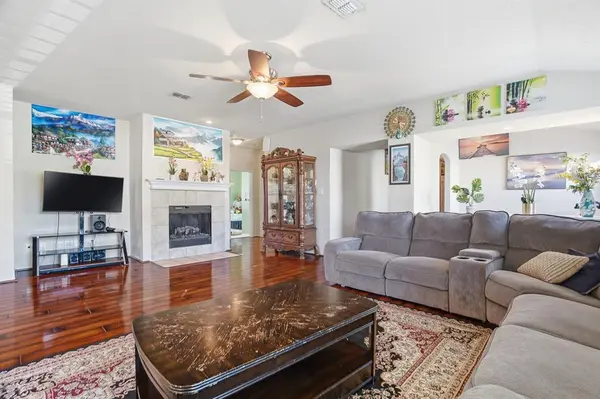 601 Midpark Drive, Euless, TX 76039