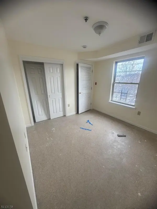 600 Fulton St #301, Elizabeth City, NJ 07206