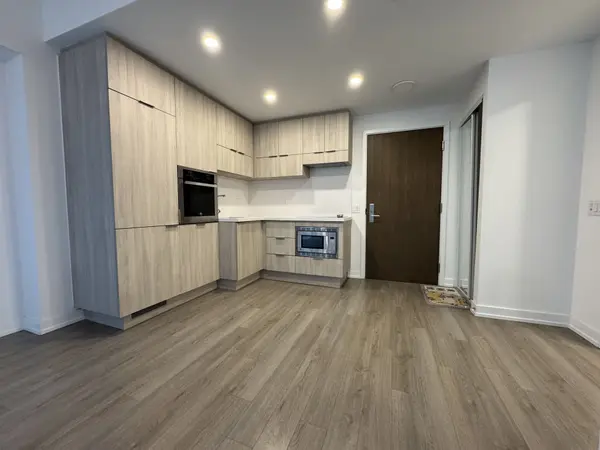 39 Roehampton AVE #706, Toronto C10, ON M4P 0G1