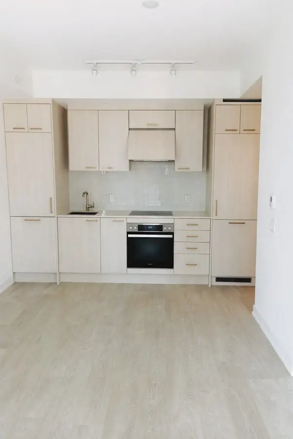 634 CHURCH ST W #1806, Toronto C08, ON M4Y 0G9