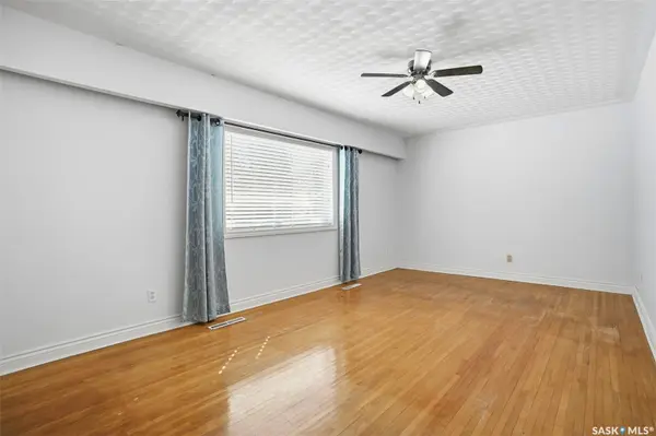 413 S AVENUE N, Saskatoon, SK S7L 2Z9