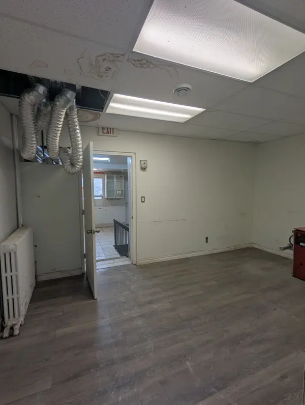 1618 Bloor ST W #Main Floor, Toronto W02, ON M6P 1A7