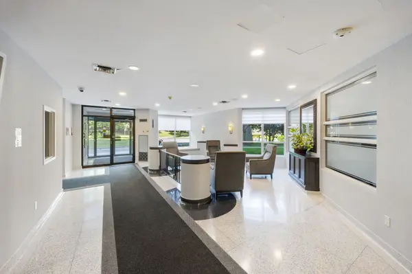 12 Laurelcrest ST #507, Brampton, ON L6S 5Y4