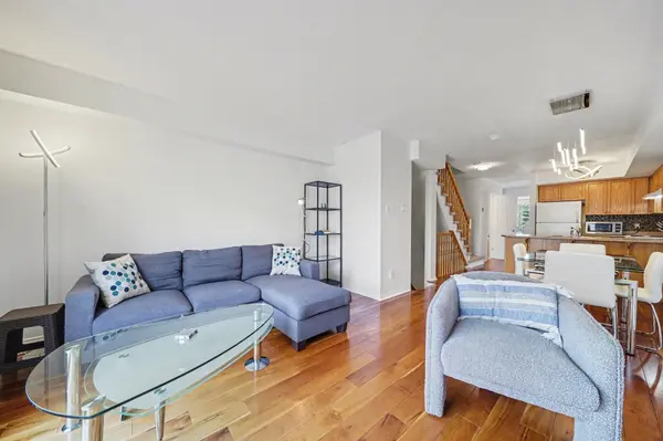 56 Steele Park Private, Cyrville - Carson Grove - Pineview, ON K1J 0J2