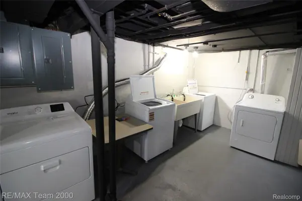 6801 Barrie ST, Dearborn, MI 48126