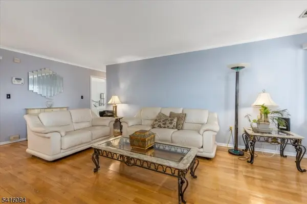 2 Crystal Ln, Paterson City, NJ 07501