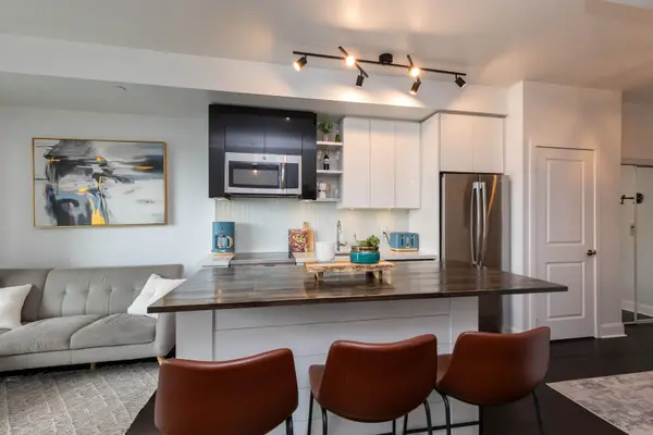 33 Shore Breeze DR #802, Toronto W06, ON M8V 1A1