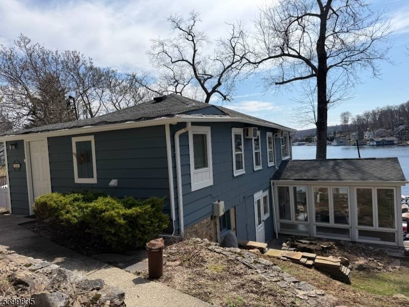 78 Ithanell Rd, Hopatcong Boro, NJ 07843