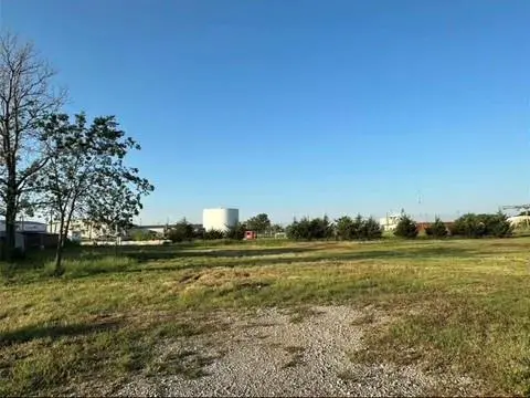 525 W Oak Street, Gunter, TX 75058