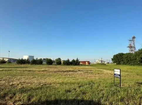 525 W Oak Street, Gunter, TX 75058