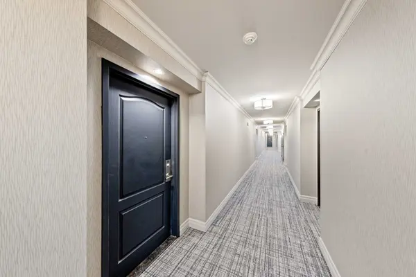 18 Wanless AVE #606, Toronto C04, ON M4N 3R9