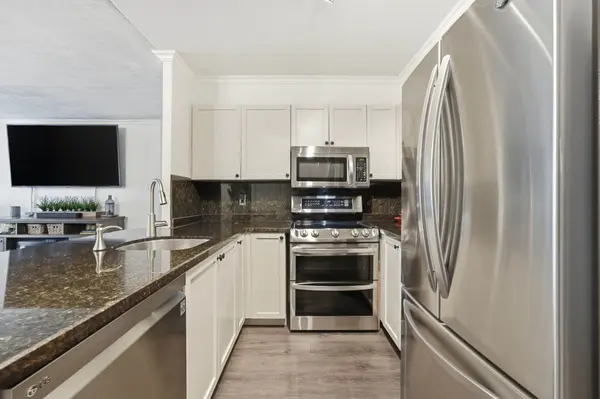 600 Queens Quay W #705, Toronto C01, ON M5V 3M3