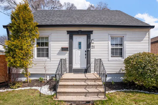 21 Avon Park DR, Toronto W07, ON M8Z 3X4