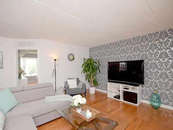 4013 Kilmer DR #312, Burlington, ON L7M 4M3