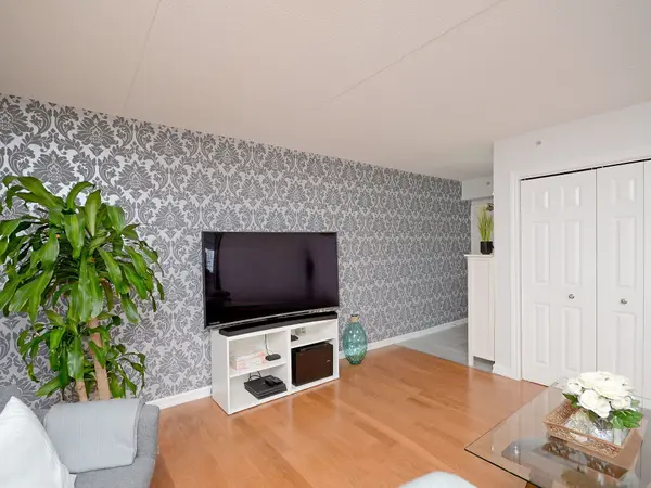 4013 Kilmer DR #312, Burlington, ON L7M 4M3