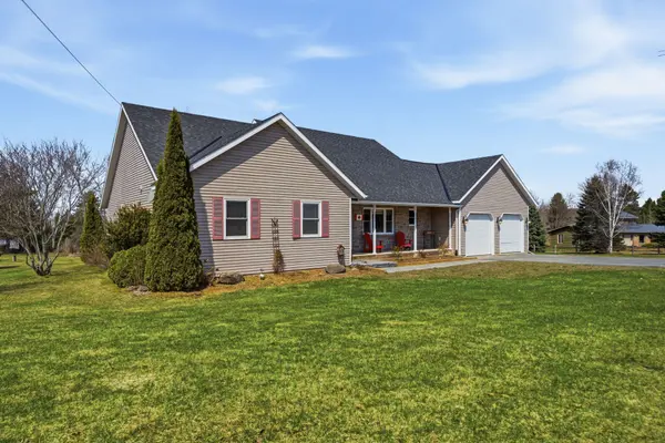 19 St Andrews Lane DR, Rideau Lakes, ON K0G 1X0