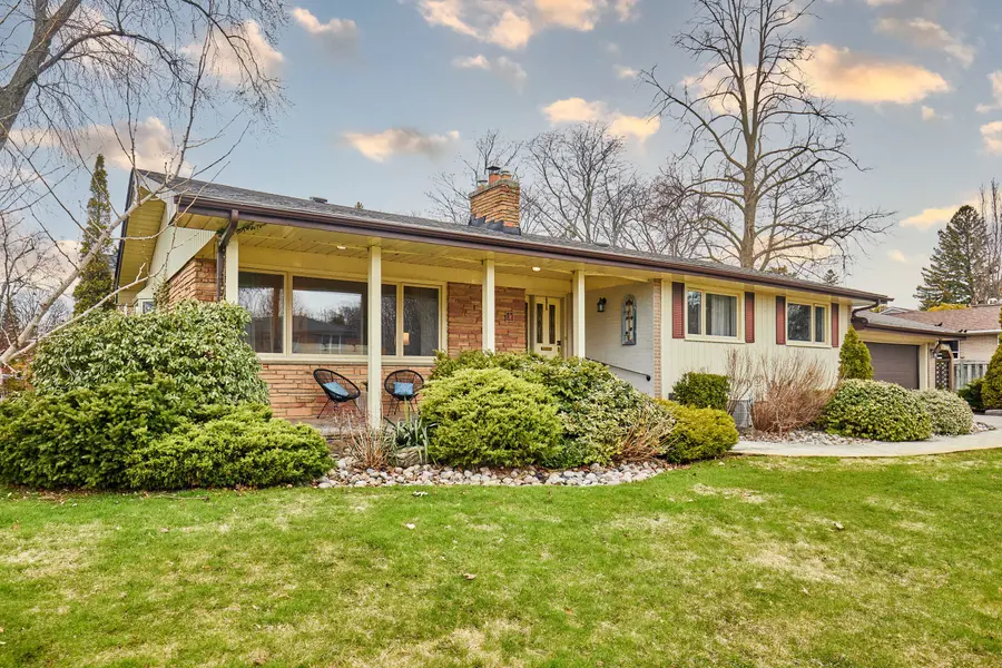 2 Somerdale SQ, Toronto E08, ON M1E 1M8