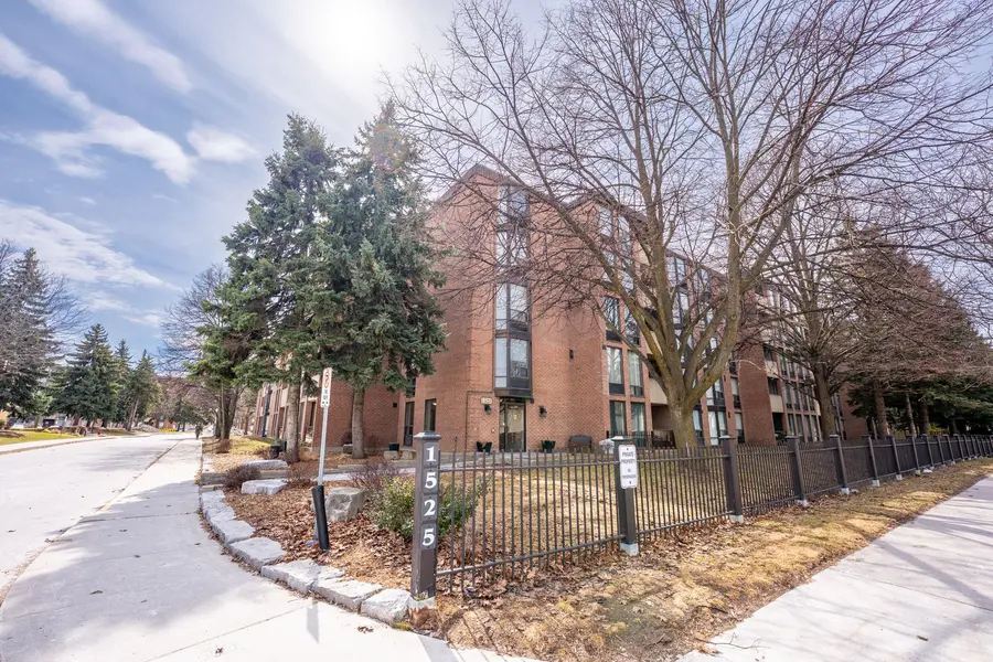 1525 Diefenbaker CT #402, Pickering, ON L1V 3W1