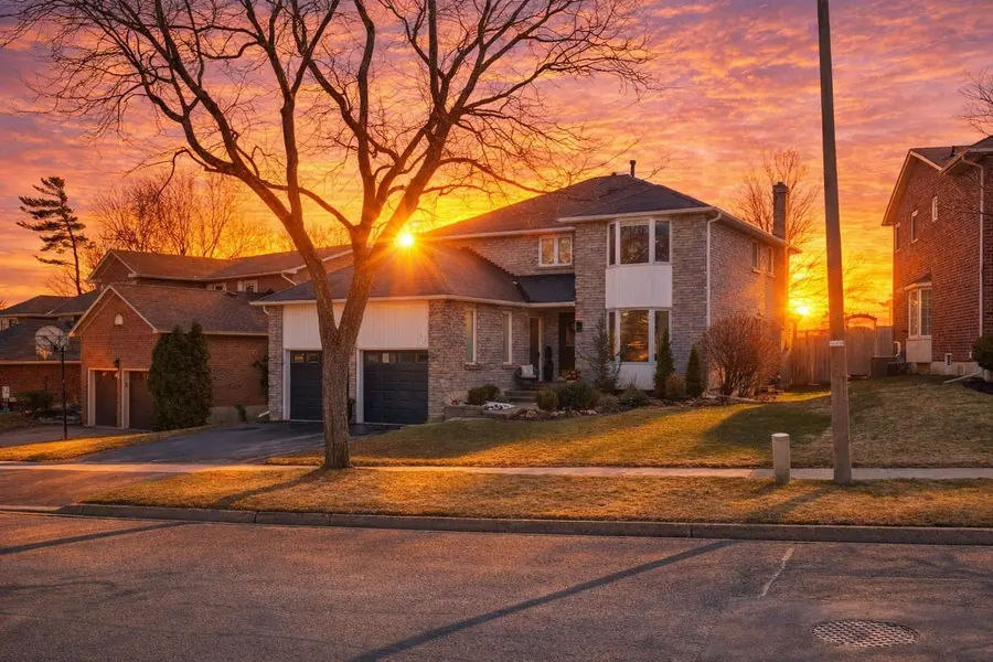 23 Fielding DR, Aurora, ON L4G 4Z4