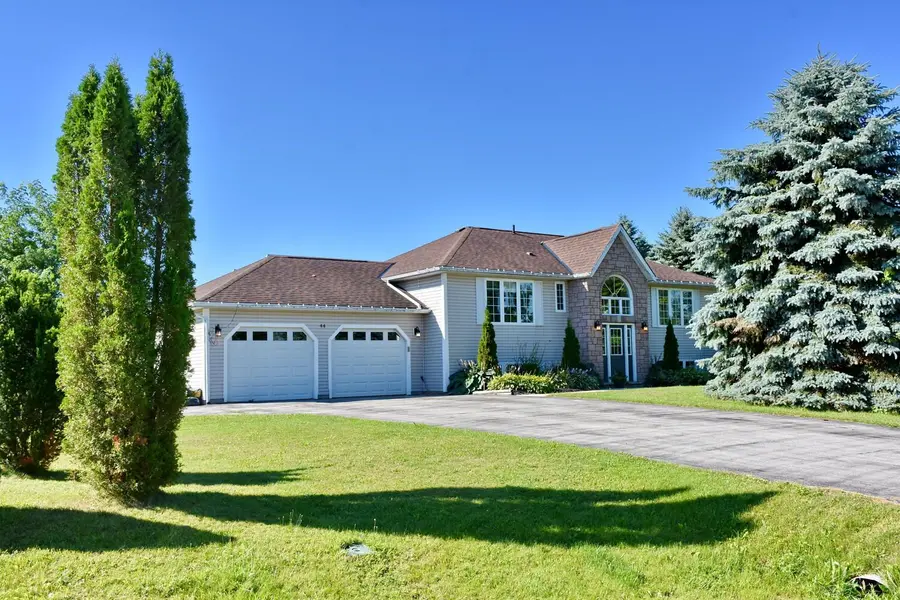 44 DONALD AVE, Clearview, ON L0M 1P0