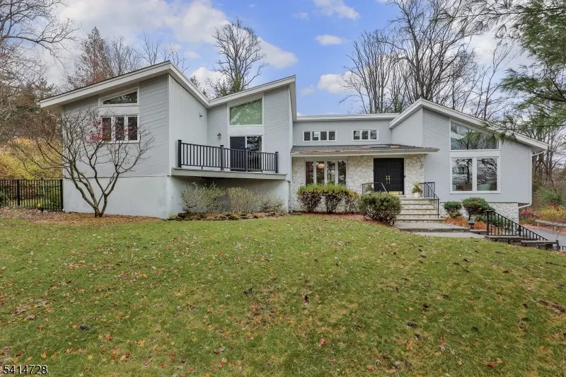 8 Union Hill Rd, Denville Twp., NJ 07834