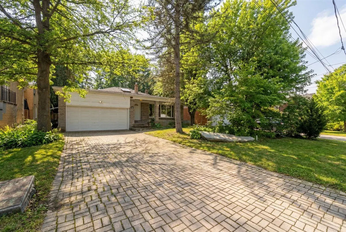 23 Christine CRES, Toronto C07, ON M2R 1A4