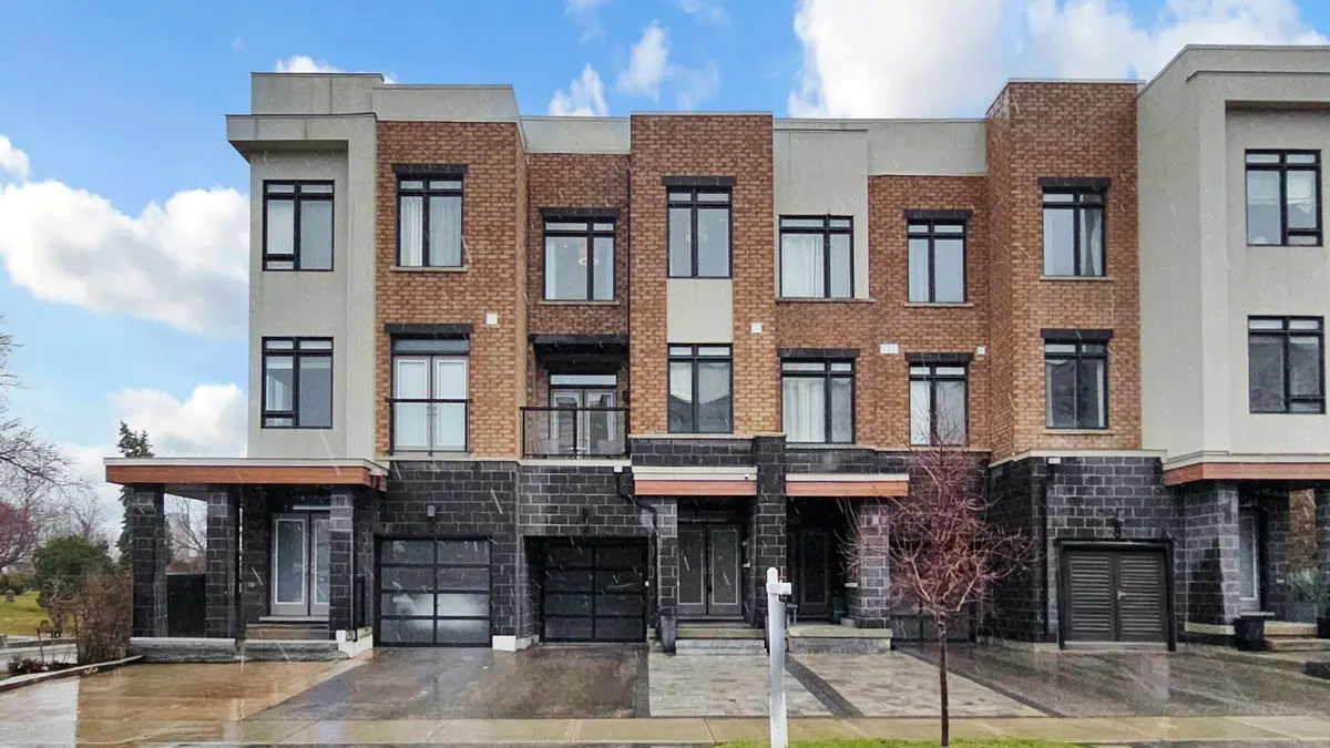 4 Glenngarry CRES, Vaughan, ON L6A 4Z4