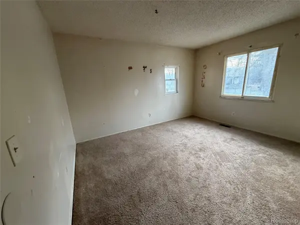 2236 Rosenfield DR, Flint, MI 48505