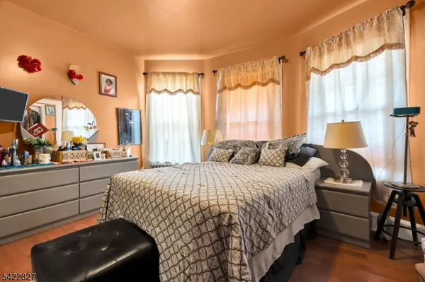 202 Sanford St, East Orange City, NJ 07018