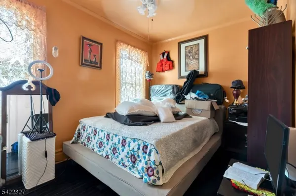 202 Sanford St, East Orange City, NJ 07018