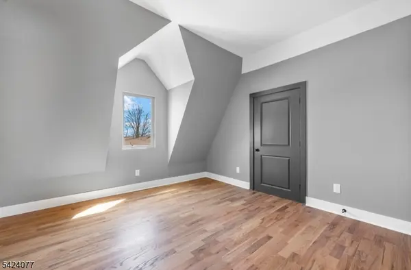 219 Clerk St, Jersey City, NJ 07305