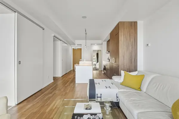 1 Bloor ST E #2712, Toronto C08, ON M4W 0A8