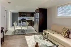 32 College View AVE #4, Toronto C03, ON M5P 1J4