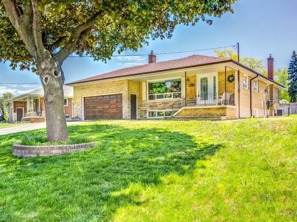 107 Sweeney DR, Toronto C13, ON M4A 1T8