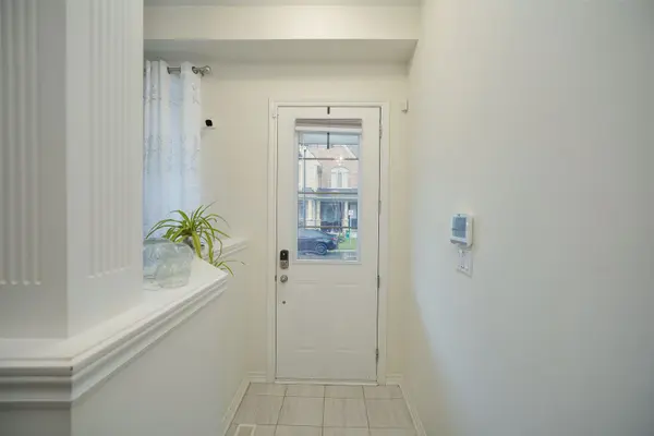 4 Hickling LN, Ajax, ON L1T 0N6