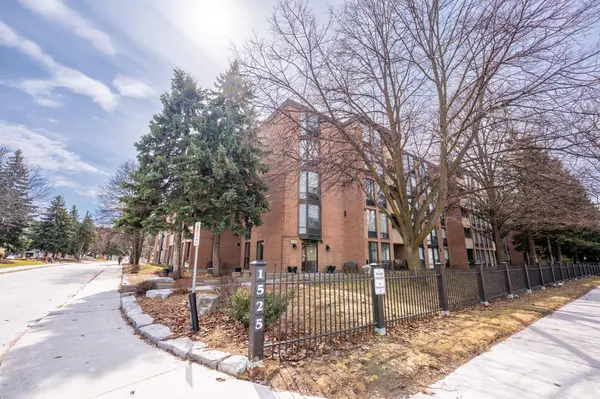 1525 Diefenbaker CT #402, Pickering, ON L1V 3W1