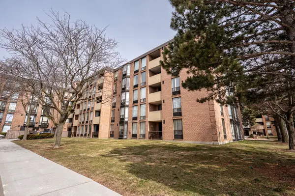 1525 Diefenbaker CT #402, Pickering, ON L1V 3W1