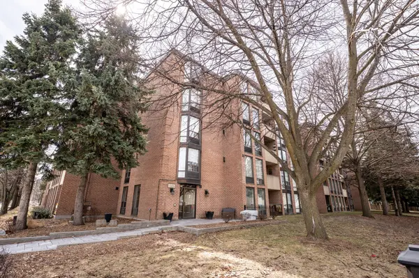 1525 Diefenbaker CT #402, Pickering, ON L1V 3W1