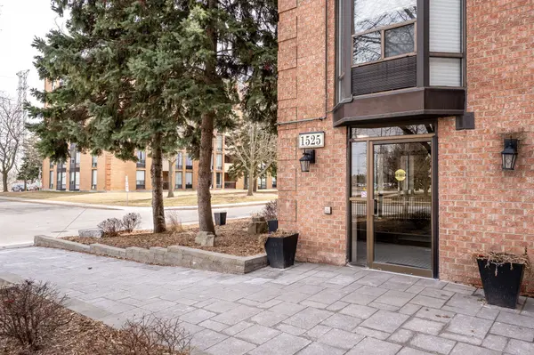 1525 Diefenbaker CT #402, Pickering, ON L1V 3W1