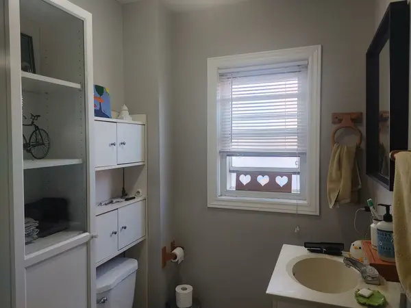 1191 Woodbine AVE, Toronto E03, ON M4C 4E1