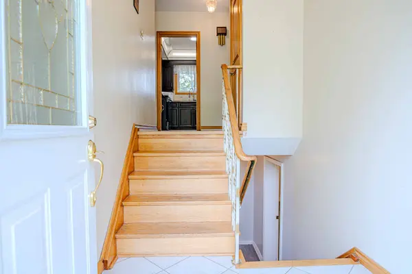 102 Meadowvale RD, Toronto E10, ON M1C 1S1