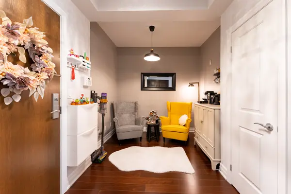 111 Civic Square Gate #230, Aurora, ON L4G 0S6