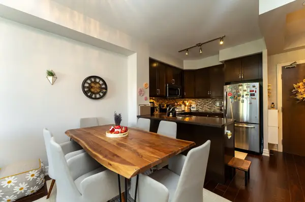 111 Civic Square Gate #230, Aurora, ON L4G 0S6