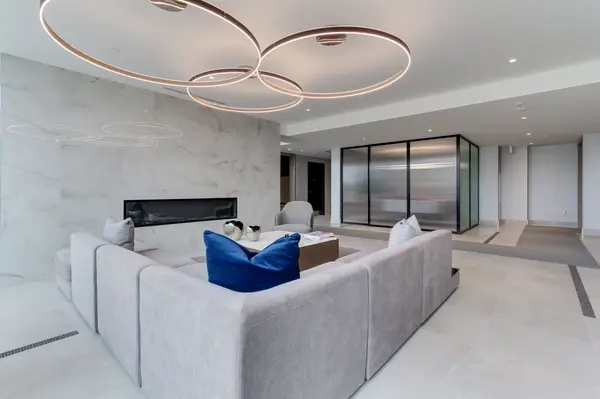 185 Deerfield RD #419, Newmarket, ON L3Y 0G7