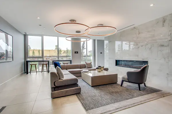 185 Deerfield RD #419, Newmarket, ON L3Y 0G7