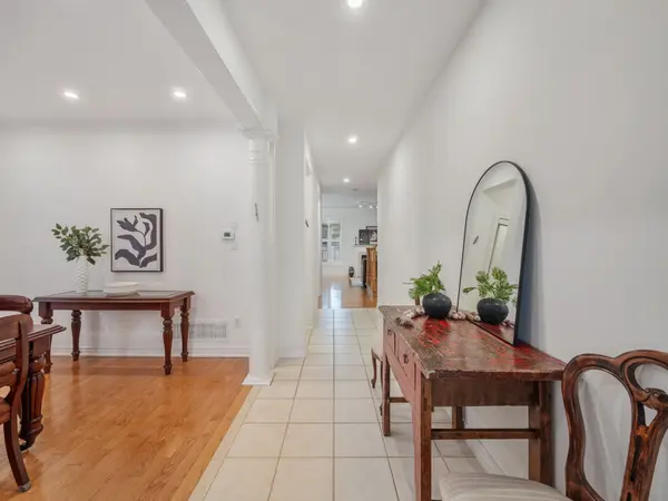 45 Chardonnay DR, Vaughan, ON L4J 8R8