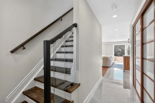 283 Dunsmore LN, Barrie, ON L4M 7A7